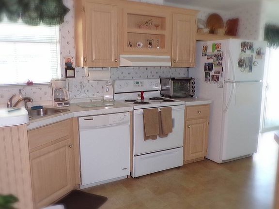 2nd image of 955 Robin Dr
