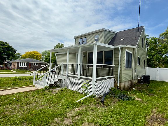 4th image of 9759 Rutherford Ave