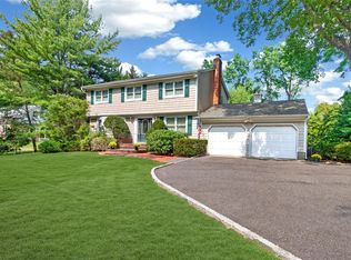 101 Middleville Rd, Northport, NY 11768