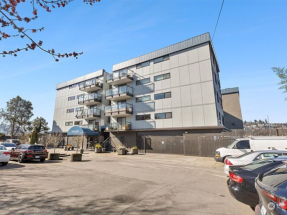 3rd image of 2301 Fairview Avenue E #305