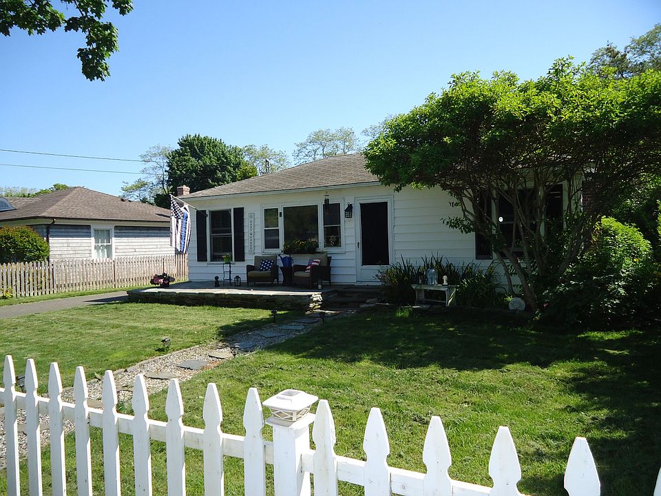 12 Hallock Rd, East Quogue, NY 11942 MLS 381846 Zillow