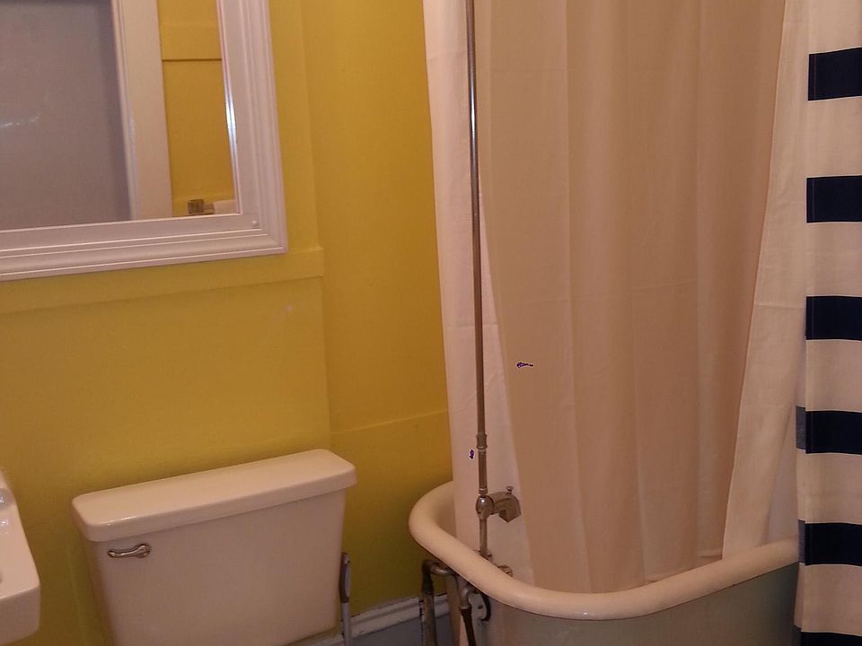 This photo is representative of the apartment advertised for rent. The orientation and colors may differ.