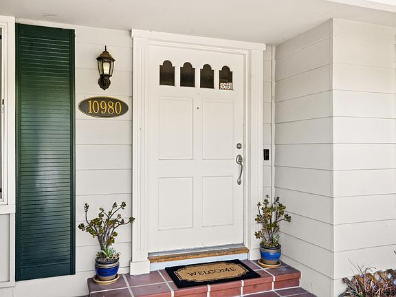 There's a Ring doorbell so you can see your guests
