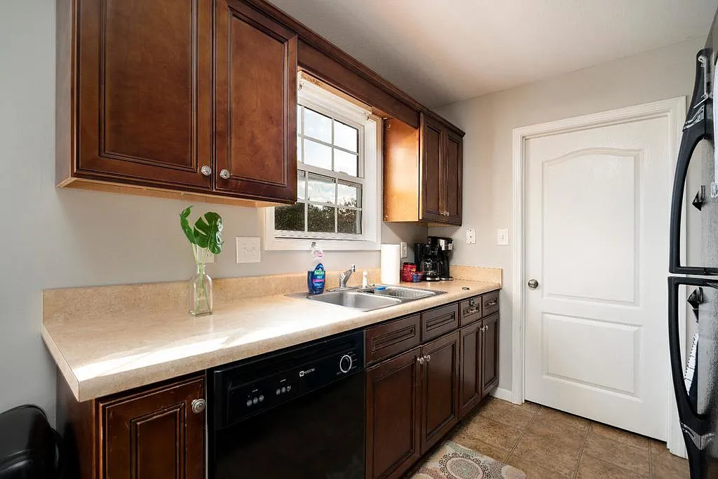 3 bed, $2,654 — Photo 4