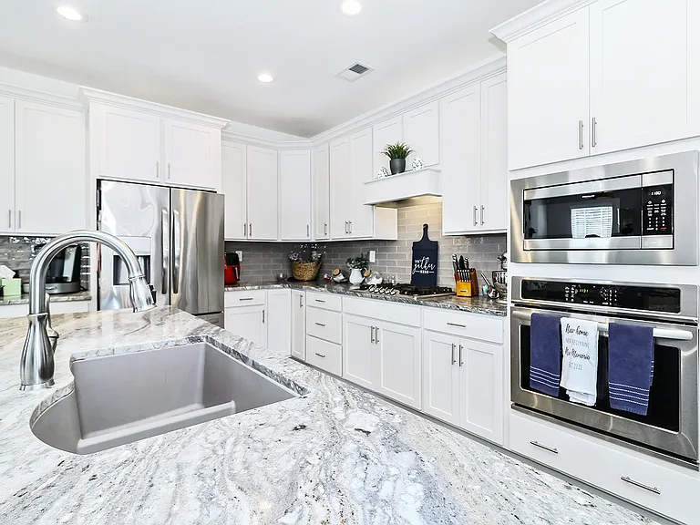 221 Wilson Dr — Photo 15