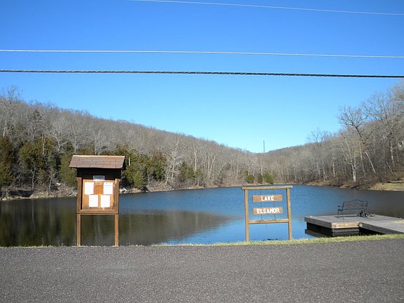4th image of 174 N Lake Sherwood Dr
