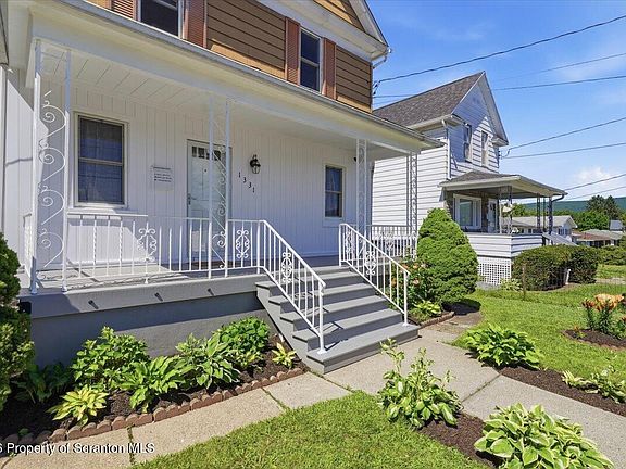 5th image of 1331 Sloan St