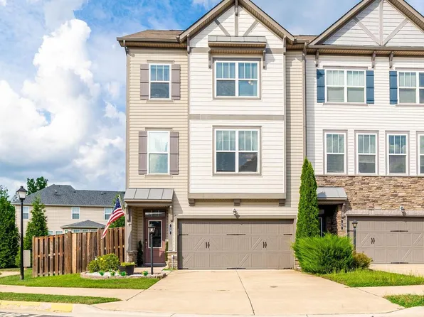 28 Lamplighter Ln, Stafford, VA 22554