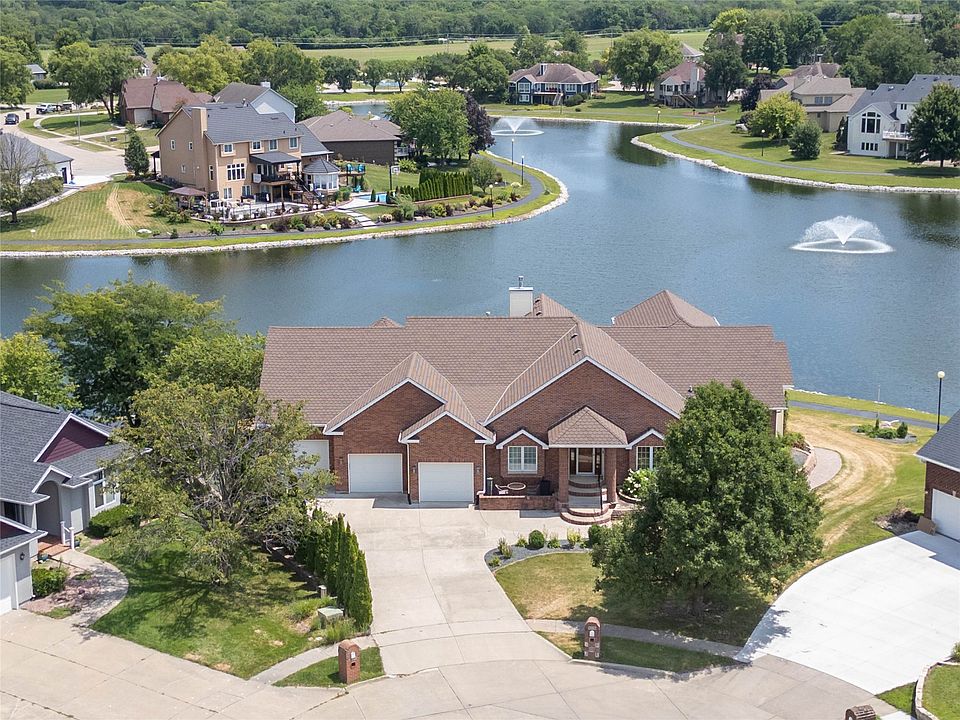 1st image of 809 NE Vail Ct