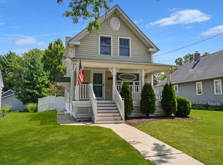 112 S 12th St, St Charles, IL 60174