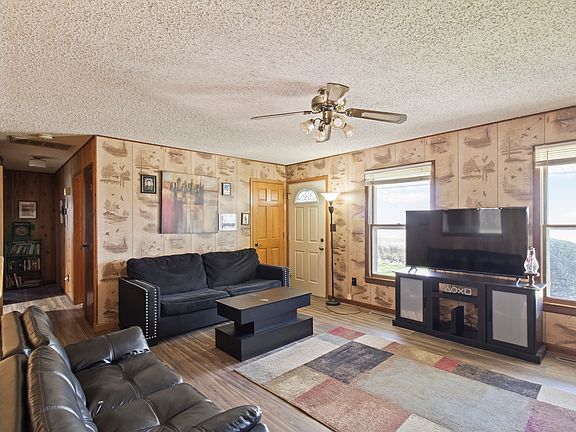 4th image of 812 W 3rd St