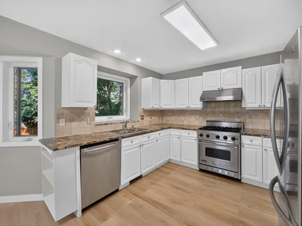 3640 31st St NW, Edmonton, AB T6T 1J8