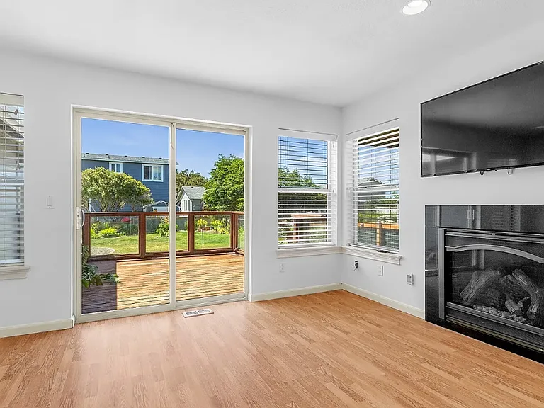 33003 G Pl — Photo 14