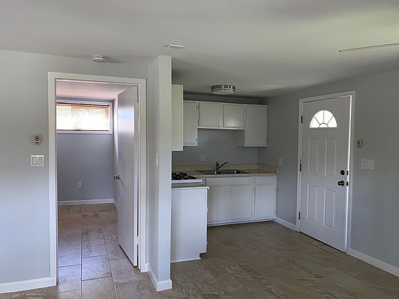 4th image of 2715 N White Ave