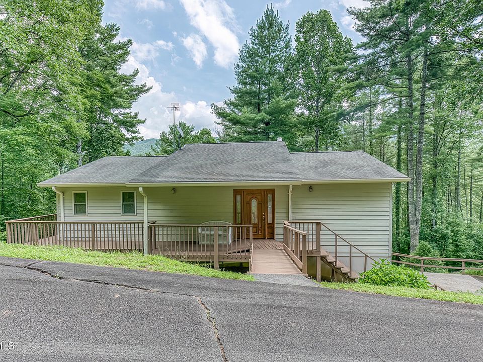 1st image of 290 Lakeridge Dr