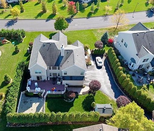 5th image of 895 Garden Ct