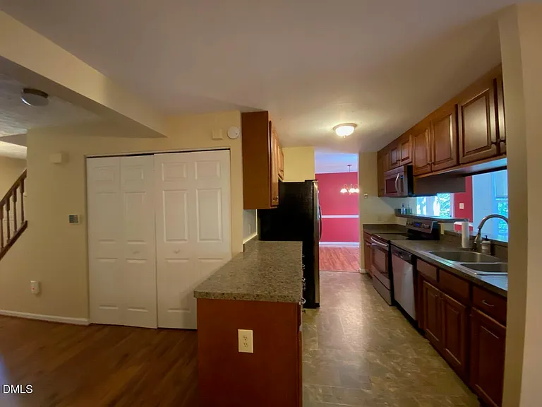 111 Westwind Ct — Photo 7