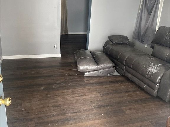 4th image of 512 Clermont St