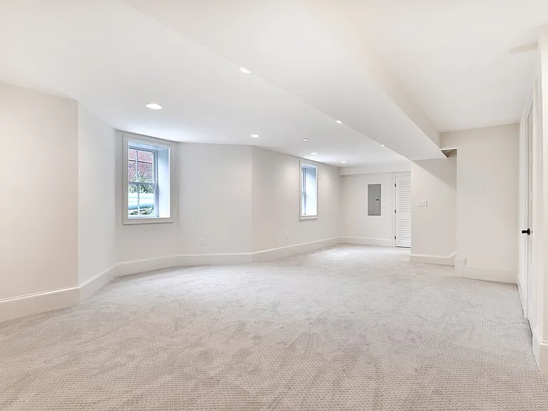 44 Evergreen St #4 — Photo 20
