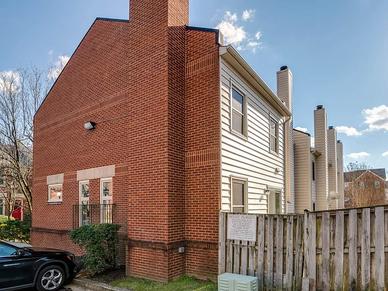 216 Roundhouse Ct — Photo 26