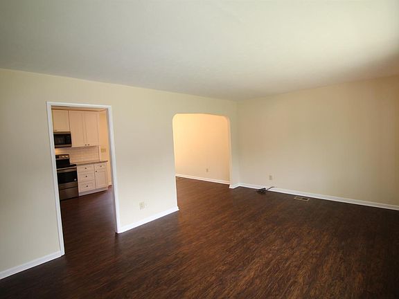 2nd image of 1016 Bellwood Dr