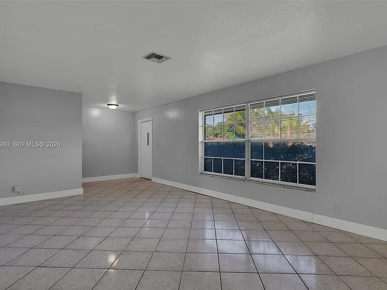 2641 NW 44th Ave — Photo 3