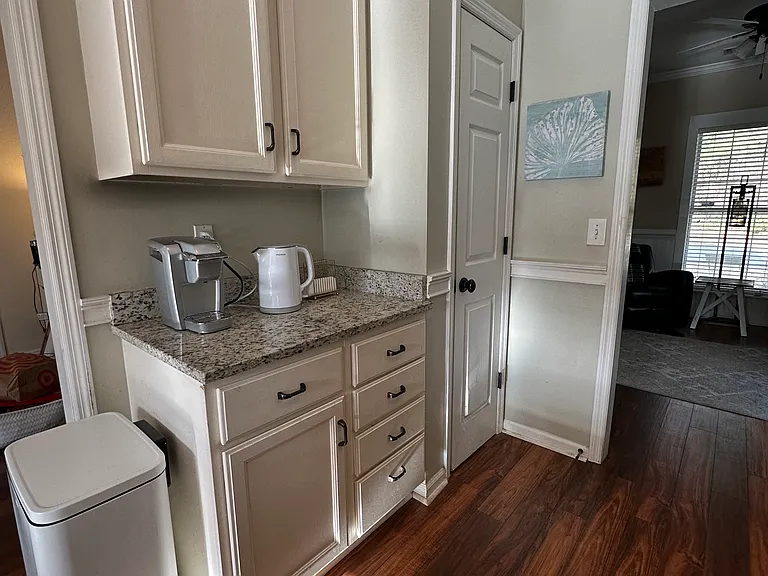 545 Pritchards Point Dr — Photo 10