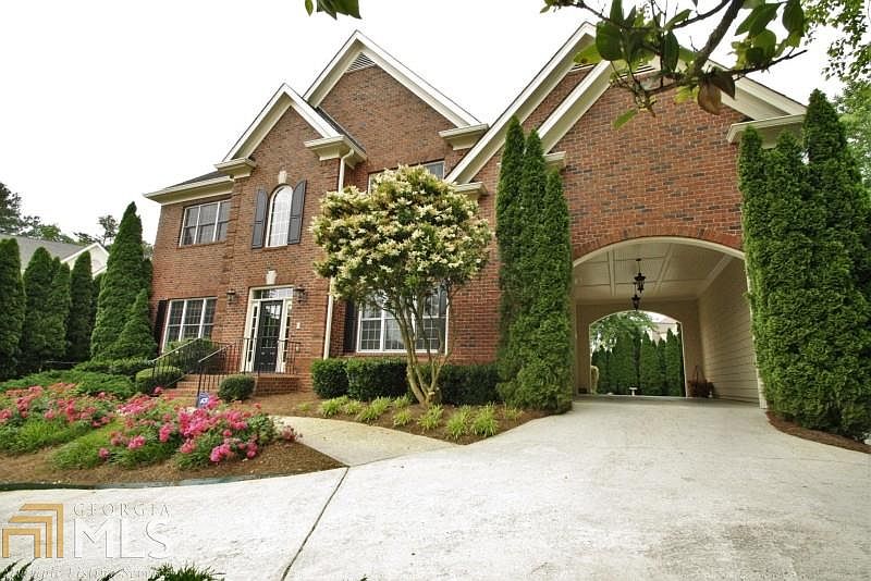1st image of 389 Dunleven Manor Walk