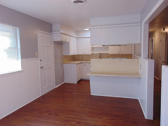 4th image of 6903 Hartford Ave APT B