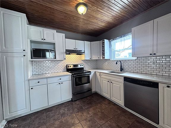 3rd image of 5177 Mahoning Ave NW
