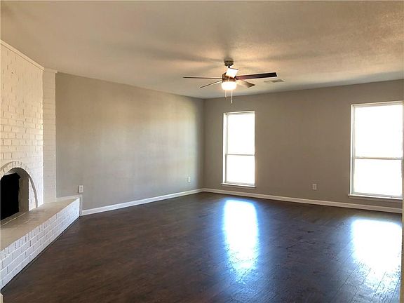 3rd image of 1202 Meadow Creek Dr
