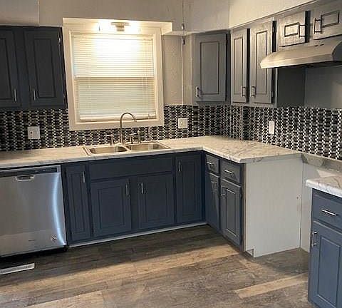 5th image of 2426 Evans St