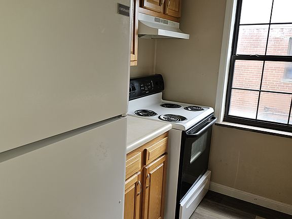 3rd image of 514 Wiltshire Blvd APT D