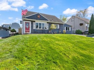 18 Birch Ter, Parlin, NJ 08859