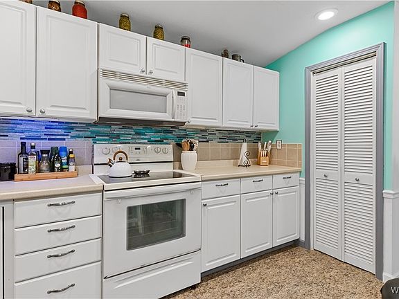 3rd image of 16271 Pine Lake Rd