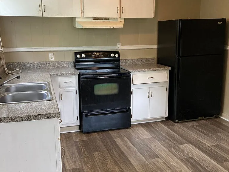 4214 Myrtle Ave — Photo 2