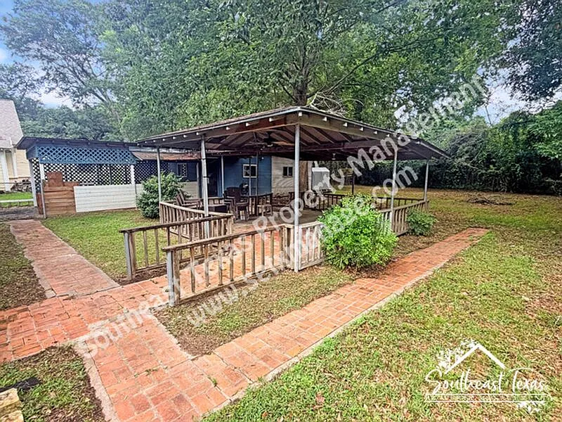 2 bed, 1.5 bath, 1200 sqft, $1,550 — Photo 3