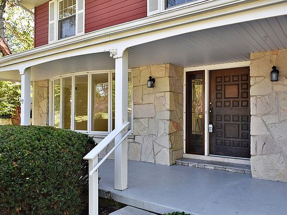 2nd image of 1216 Foxglove Dr