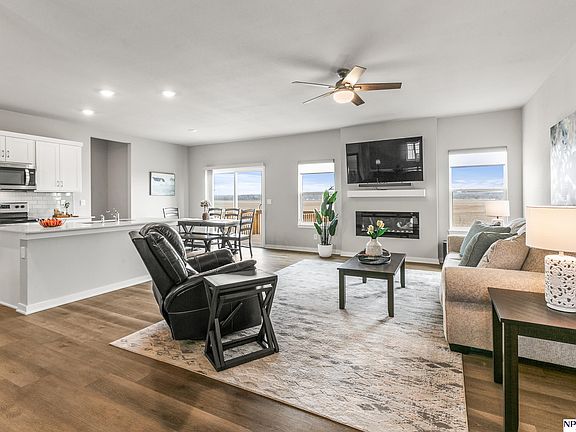 4th image of 9003 Alexandra Rd