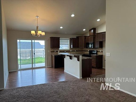 5th image of 785 Parkwood Dr