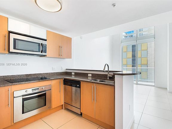5th image of 300 S Biscayne Blvd #300L428