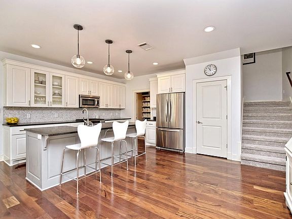 5th image of 3612 Oakmont Blvd