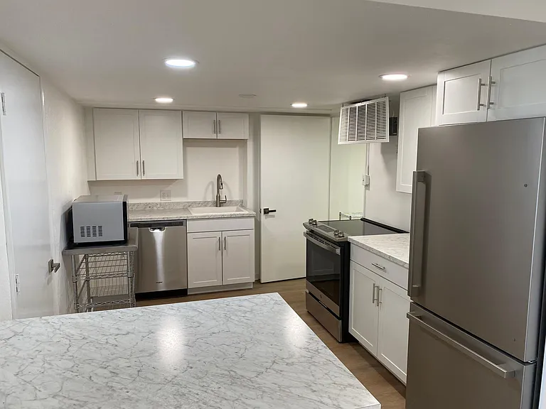 2131 Bonvue Dr #B — Photo 10