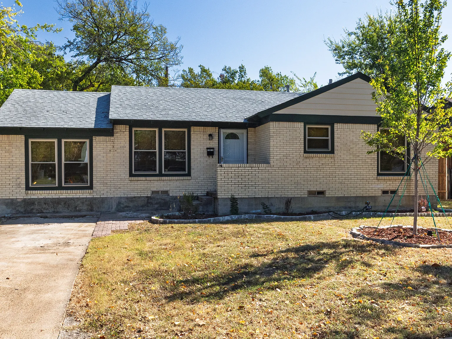 3 bed, 1159 sqft, $2,900 — Photo 2