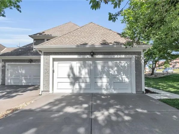 12597 Broadmoor St, Overland Park, KS 66209