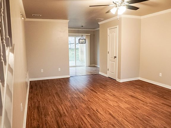 4th image of 33 Holly Dr #A
