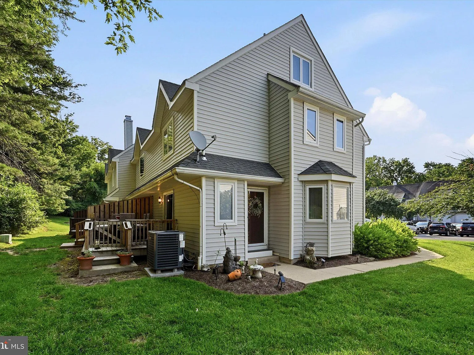3 bed, 2.5 bath, 1547 sqft, $2,800 — Photo 2