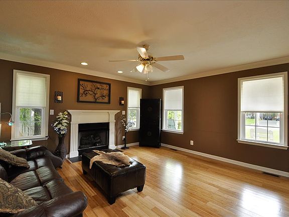 5th image of 9512 Hickory Hill Dr