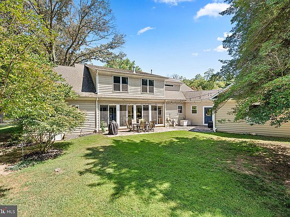 5th image of 1400 Harmony Ln
