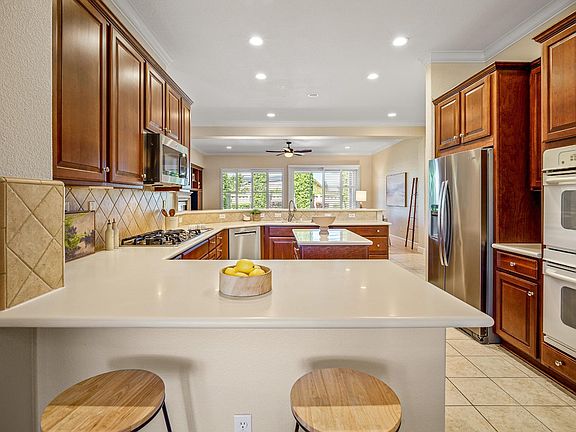 2nd image of 2695 Kingfisher Ln